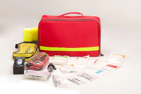 Czerwona torba tactical First Aid Kompaktna lekka i wyposażona w niezbędne środki