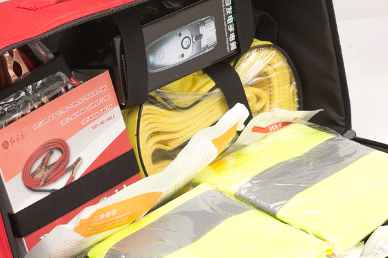 Czerwona torba tactical First Aid Kompaktna lekka i wyposażona w niezbędne środki