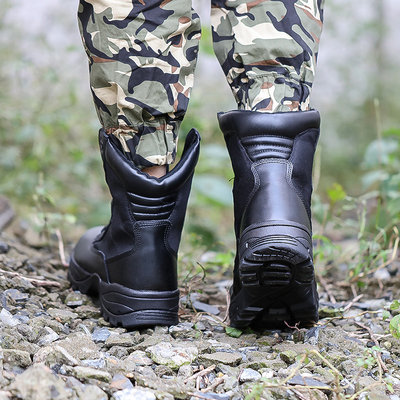 Buty taktyczne zbudowane w celu wytrzymania wymagań operacji bojowych i taktycznych