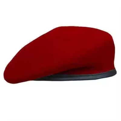 Najwyższej jakości taktyczny, regulowany, na zamówienie, baret z wełny z srebrną odznaką.
