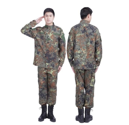 Amerykański mundur wojskowy taki sam jak mundur niemieckiej armii w Malezji
