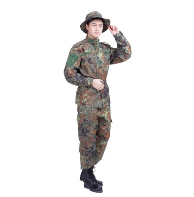 Amerykański mundur wojskowy taki sam jak mundur niemieckiej armii w Malezji